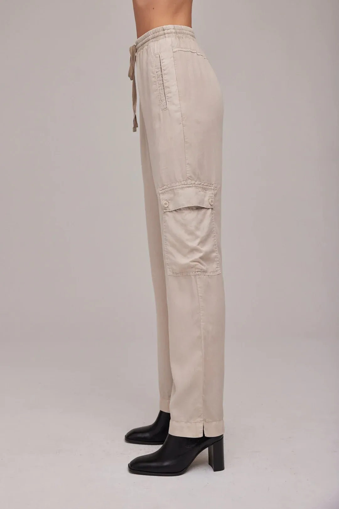 Bella Dahl Cargo Pant in High Desert