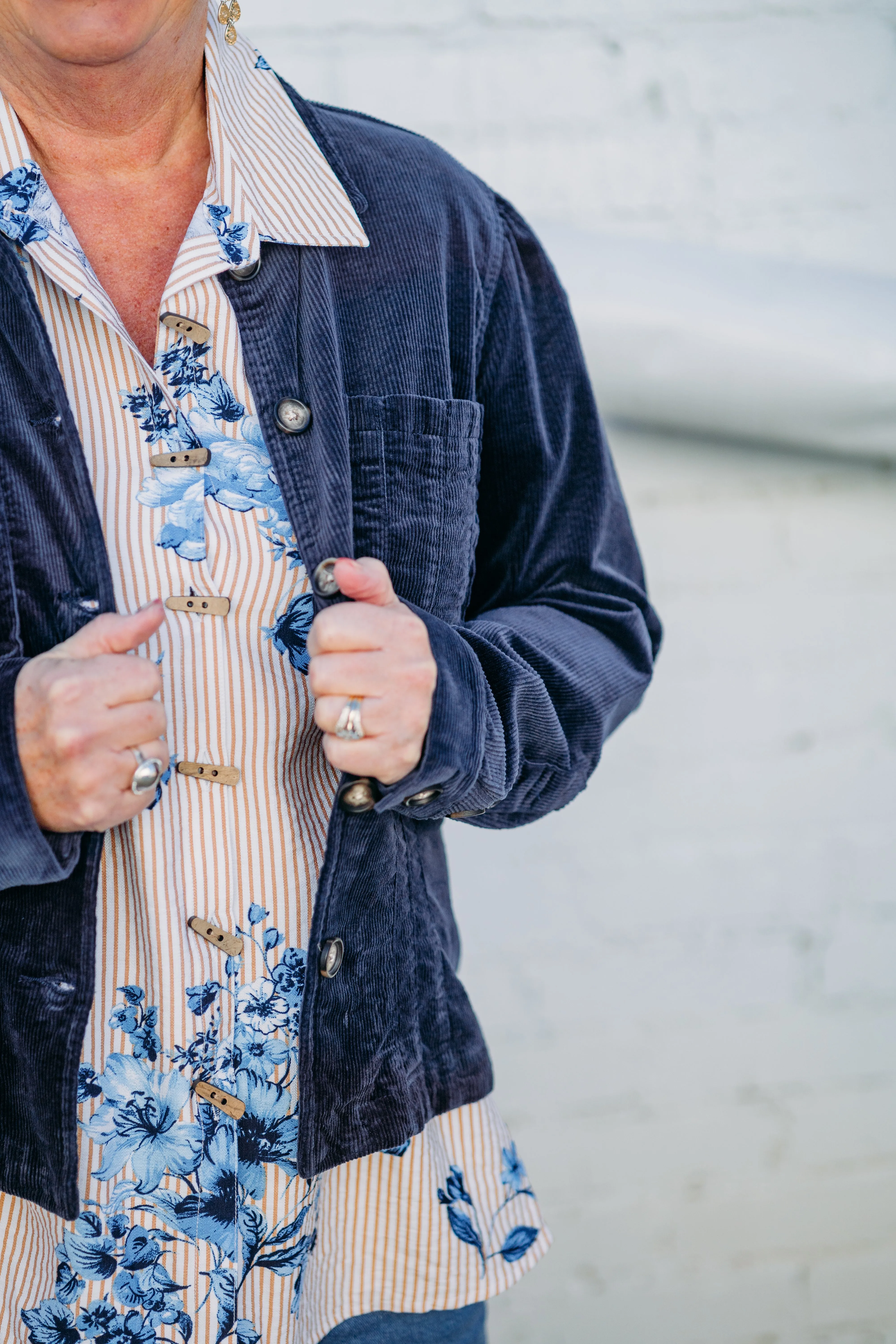 Kut: Kyra Corduroy Jacket With Buttons in Navy KJ56401