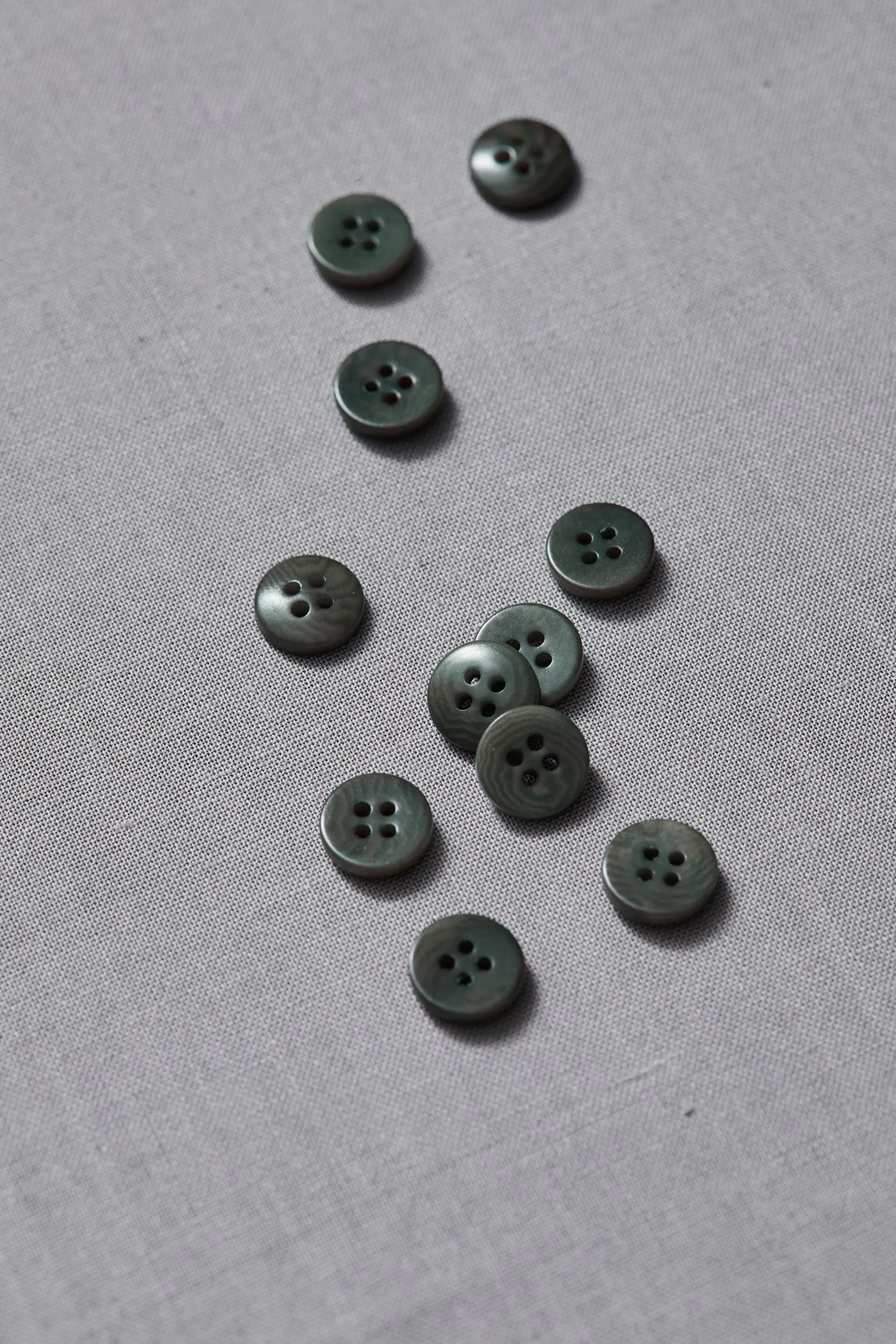 PLAIN 4 HOLE COROZO BUTTON |  Moss 11mm