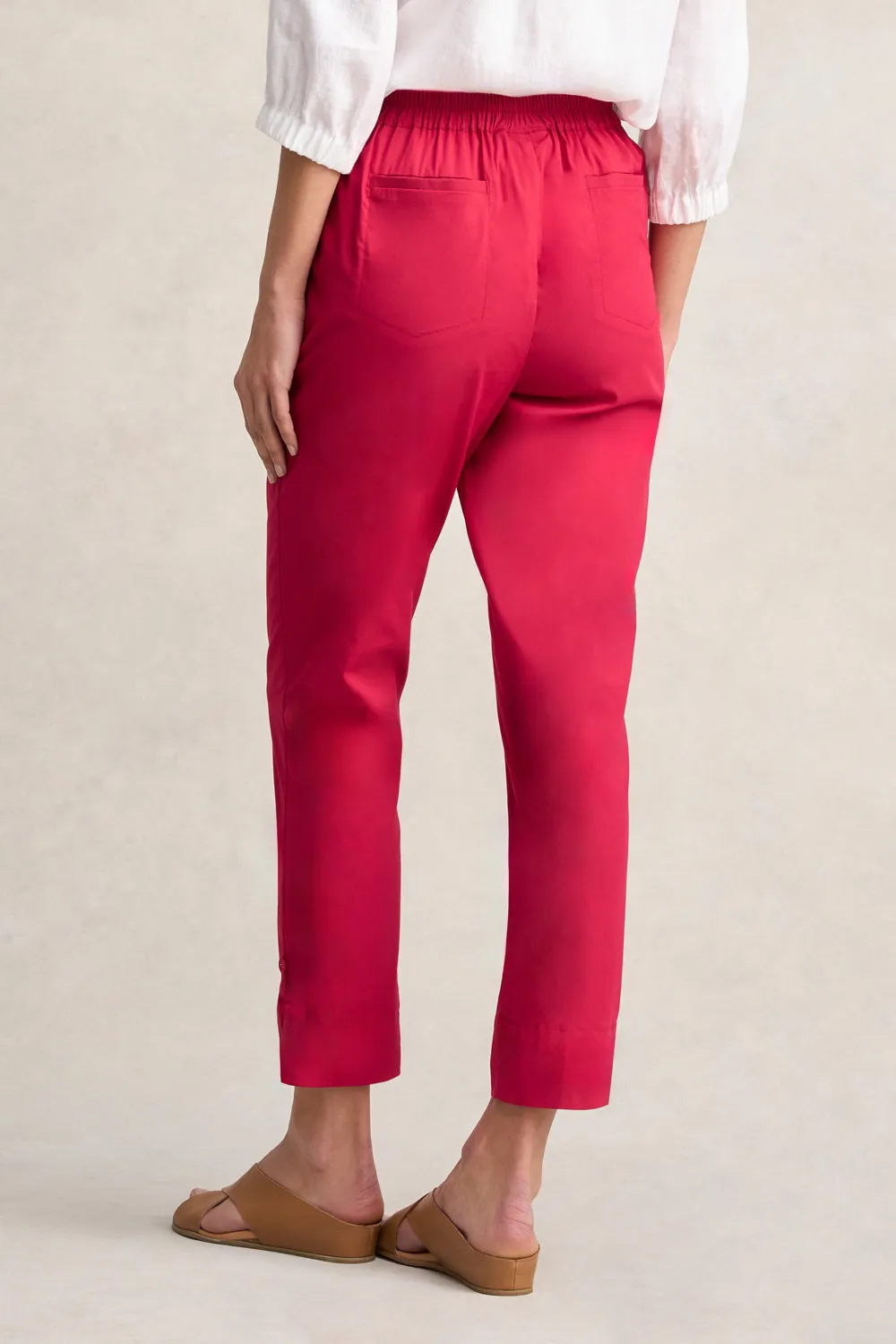 Pocket Detail Capri Pant - Rouge