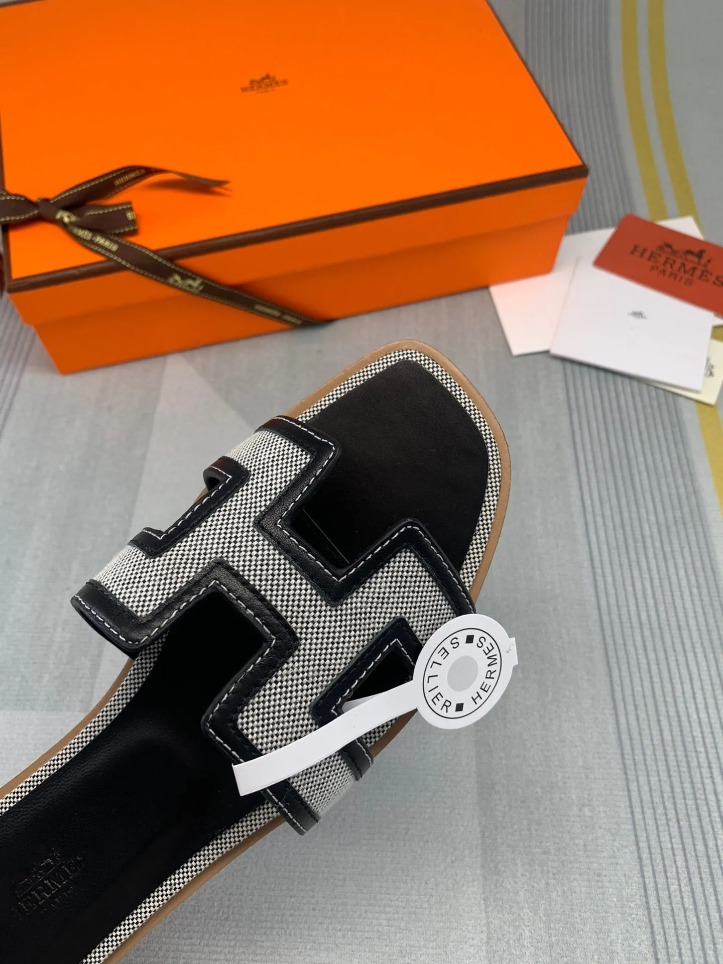 SE836 H Slippers / Size4-11