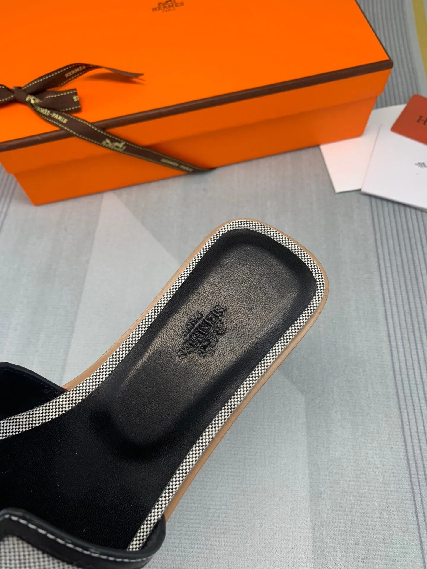 SE836 H Slippers / Size4-11