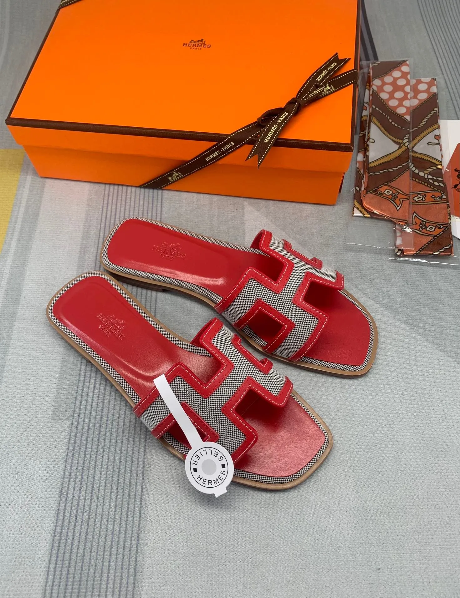 SE836 H Slippers / Size4-11