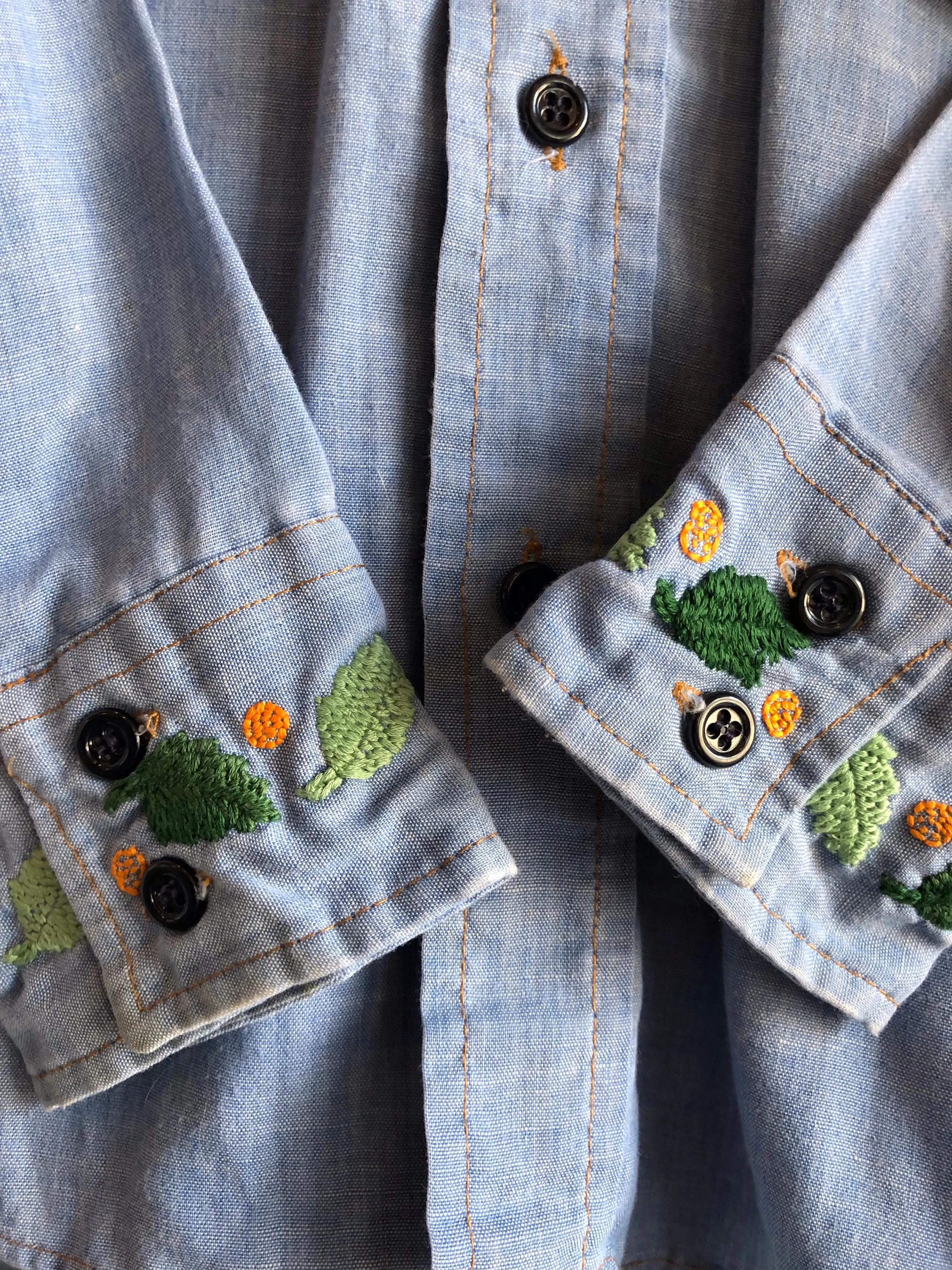 Vintage 1970s Wrangler Embroidered Chambray Button Up