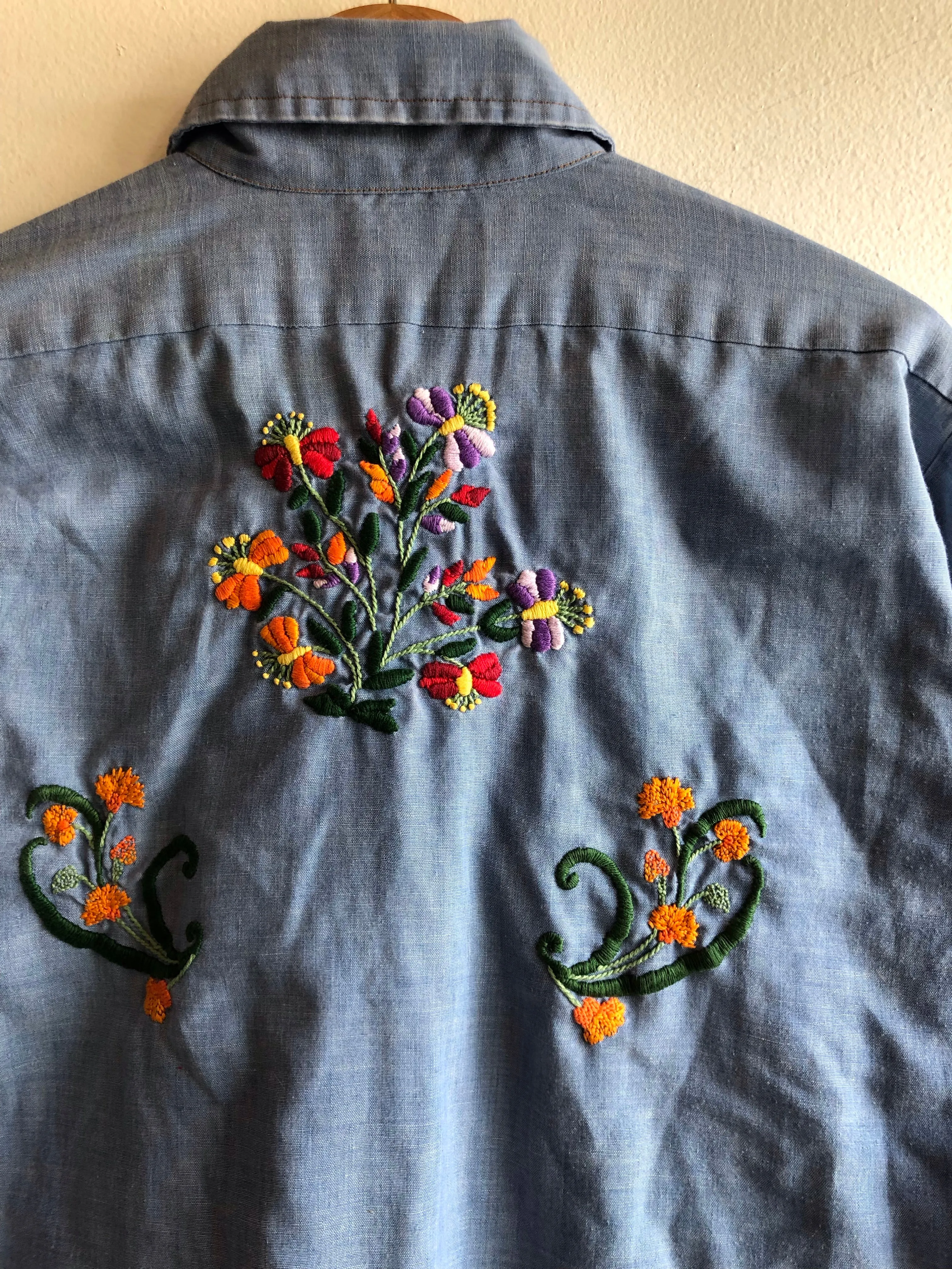 Vintage 1970s Wrangler Embroidered Chambray Button Up