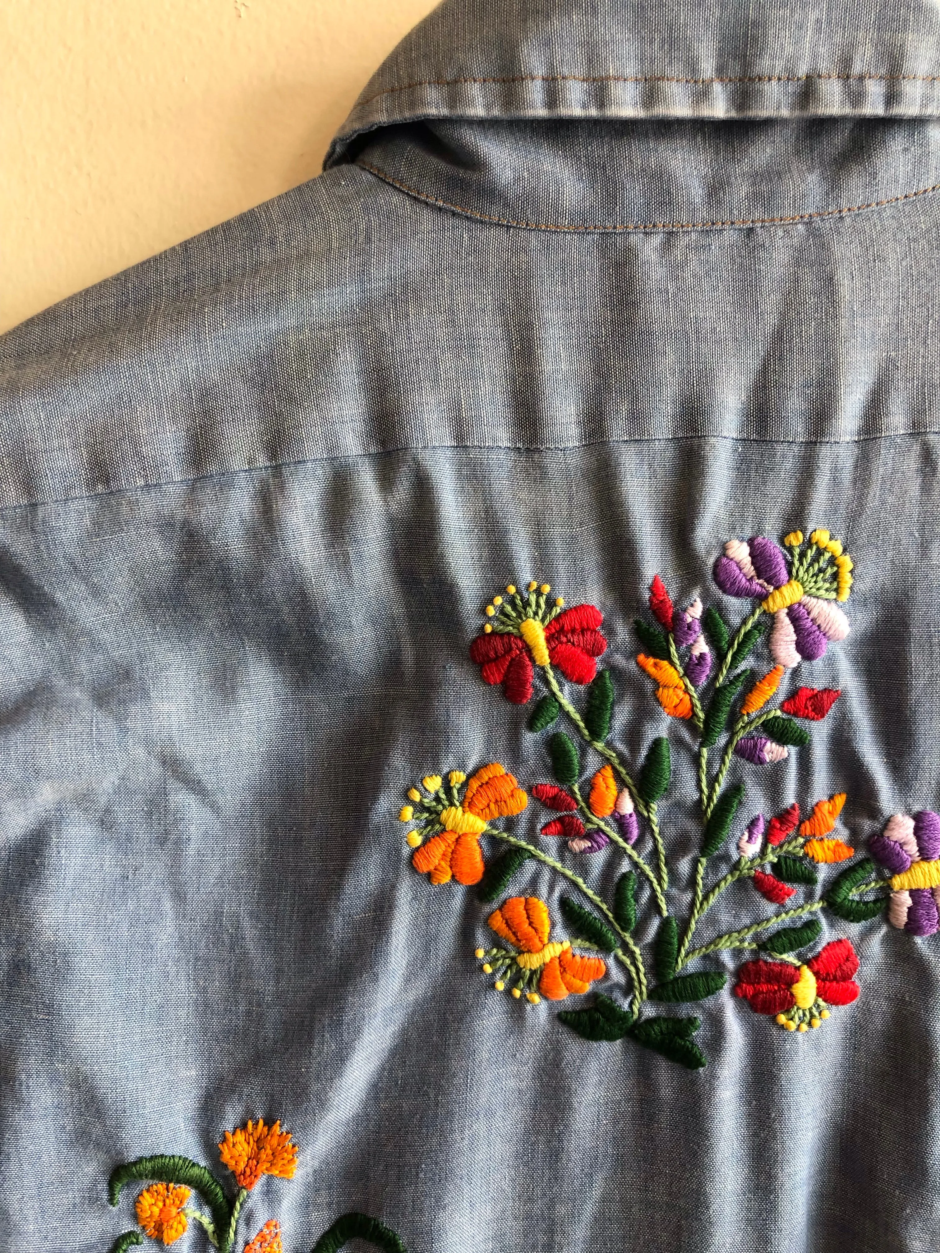 Vintage 1970s Wrangler Embroidered Chambray Button Up