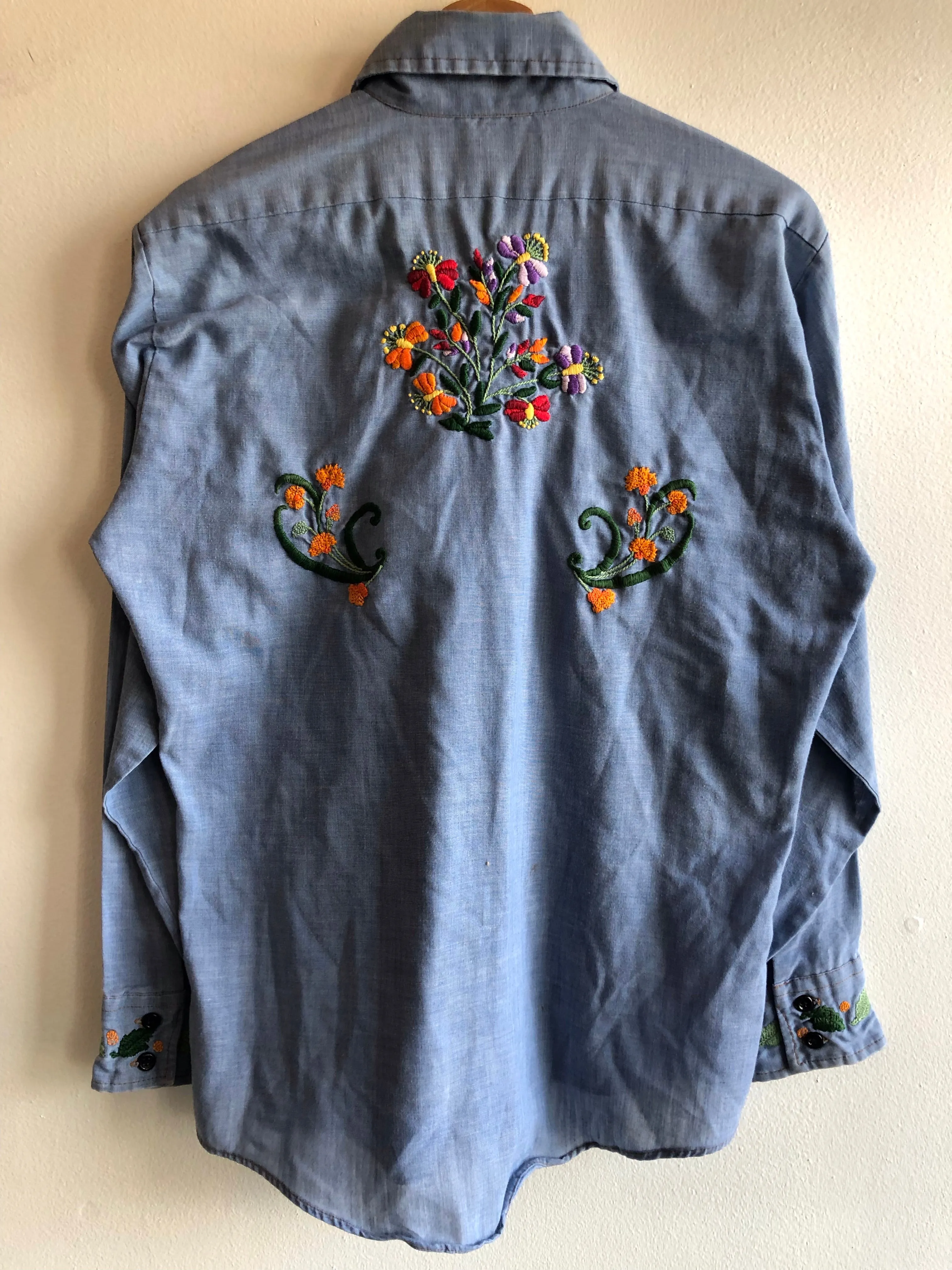 Vintage 1970s Wrangler Embroidered Chambray Button Up